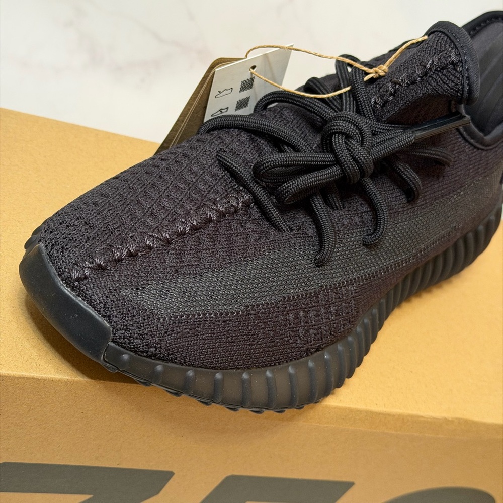Yeezy Boost 350 V2 Onyx US 7.5 M (NEW) - Picture 4 of 5